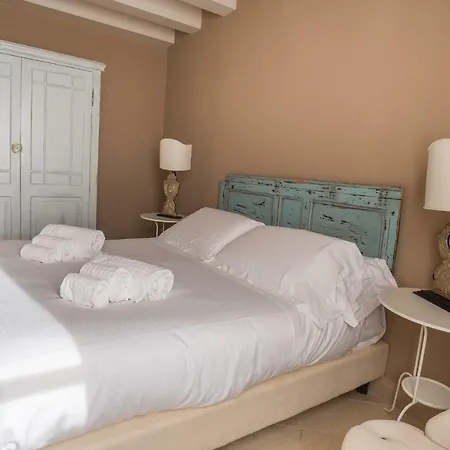 Palazzo Alfeo アパートホテル 4*